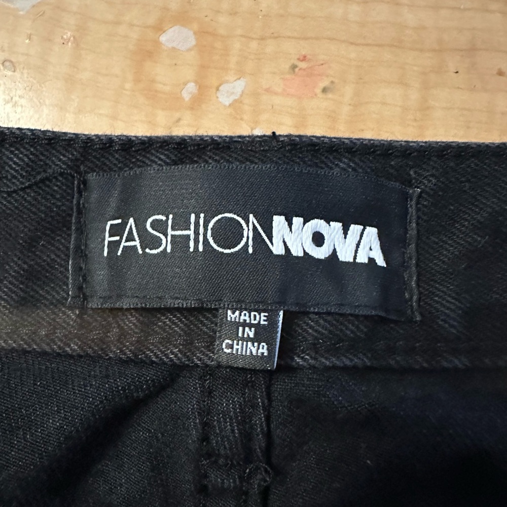 Fashion Nova Black Flare Cargo Jeans - Picture 3 of 8
